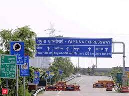 Buying or selling online Yamuna Expressway Authority Plot 